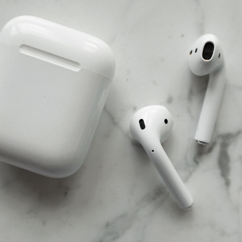 Faire sonner vos AirPods : Guide rapide pour retrouver vos écouteurs perdus